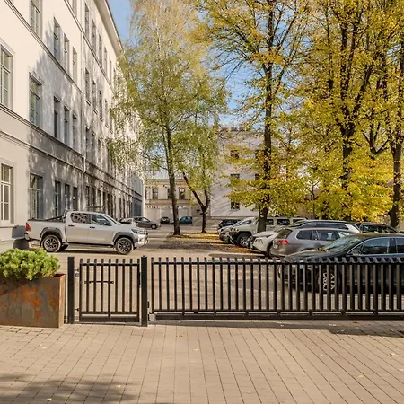 Urban Hideaway - Center