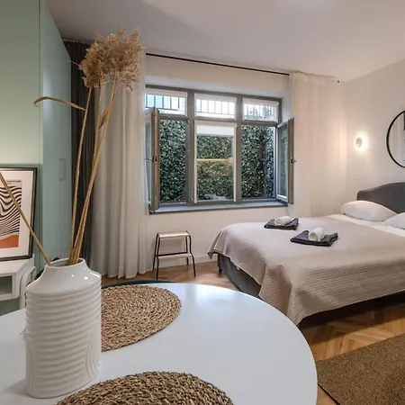 Urban Hideaway - Center *