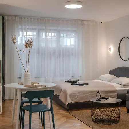 Urban Hideaway - Center *