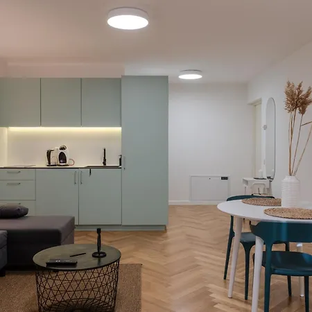 Urban Hideaway - Center *